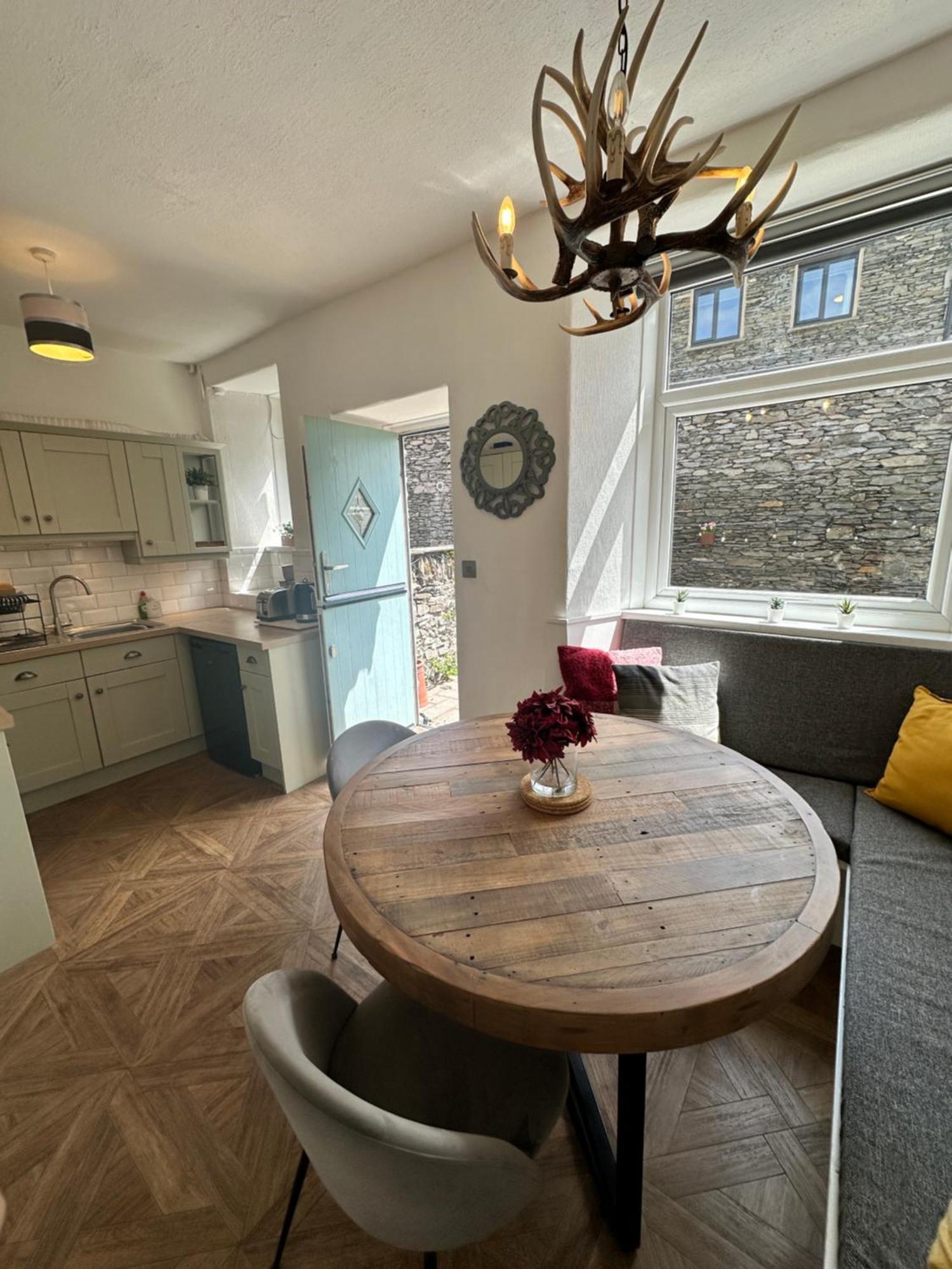 Woodland Cottage - Private Courtyard - Pet Friendly Retreat In The Heart Of 温德米尔 外观 照片